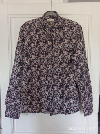 Chemise à fleur : €9.50