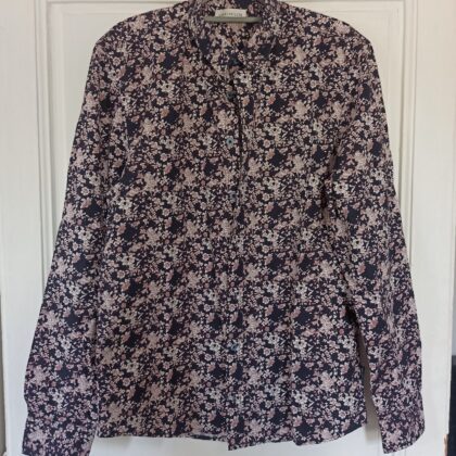 Chemise à fleur : €9.50