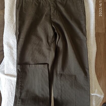 Pantalon Kaki : 15 €